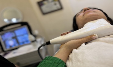 هایفو تراپی صورت چیست؟ فواید و عوارض آن